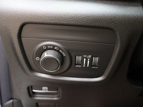 New 2025 Jeep Grand Cherokee Altitude image 12