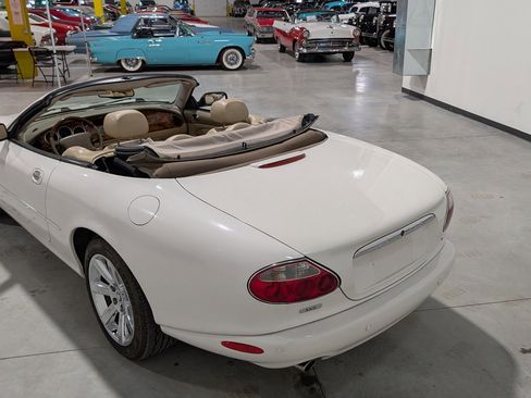 Used 2003 Jaguar XK8 Convertible image 8