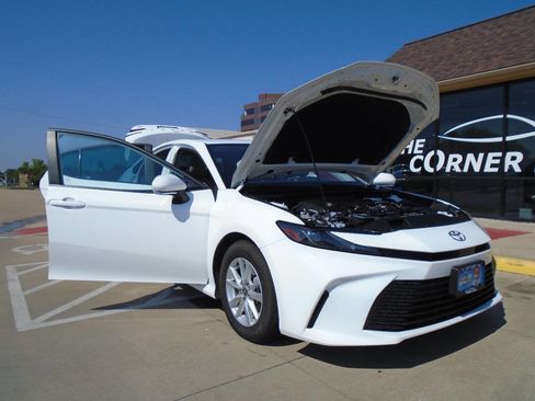 Used 2025 Toyota Camry LE image 20