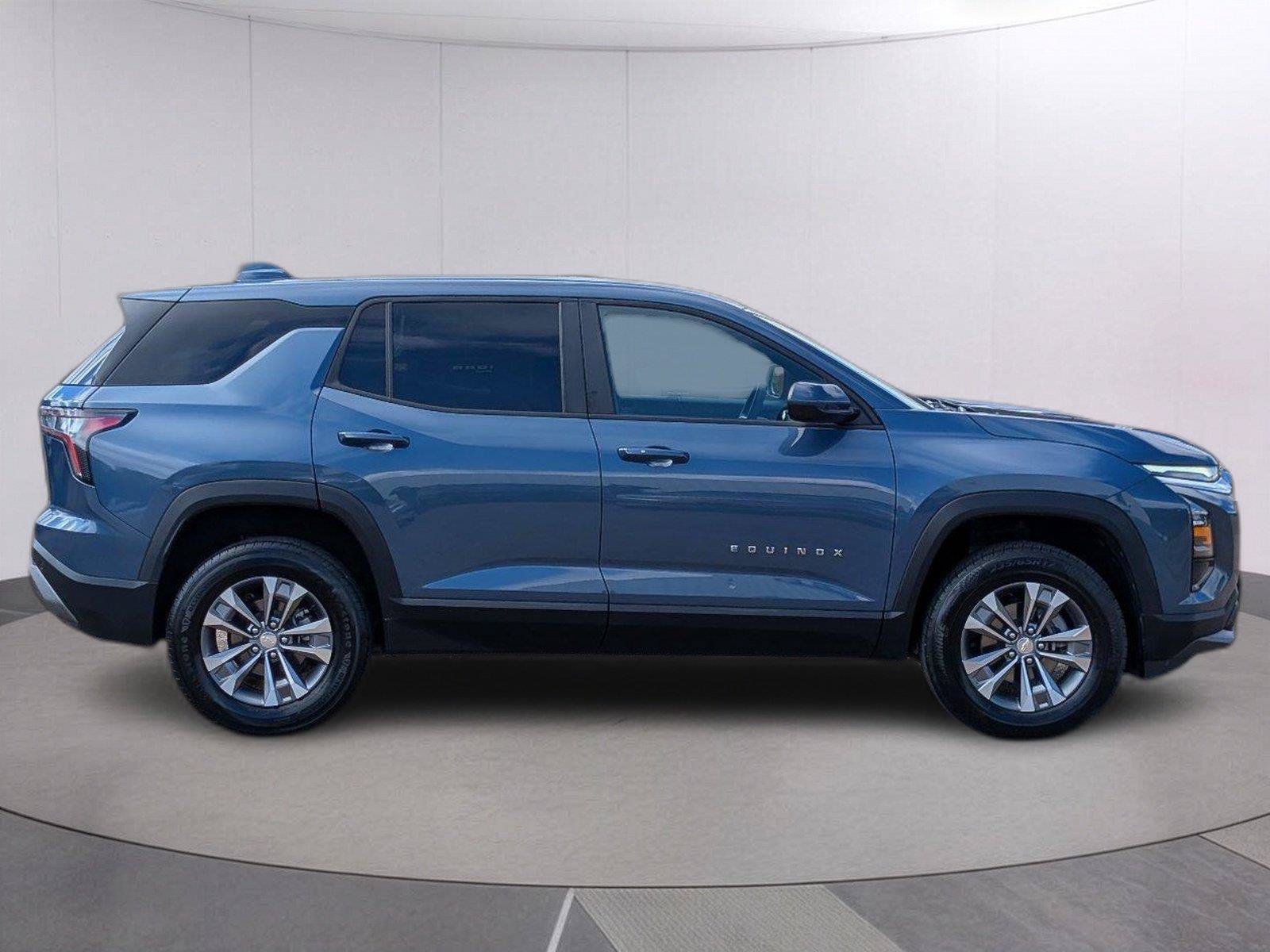 Used 2026 Chevrolet Equinox LT w/ Convenience Package II FWD image 7