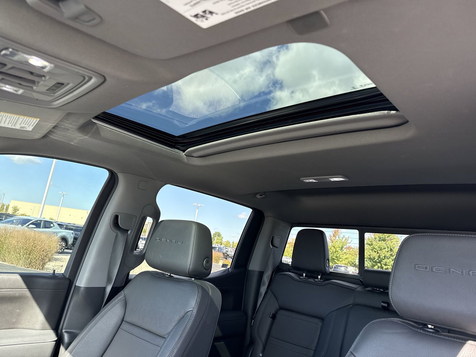 Used 2022 GMC Sierra 1500 Denali w/ Denali Premium Package AWD/4WD image 23