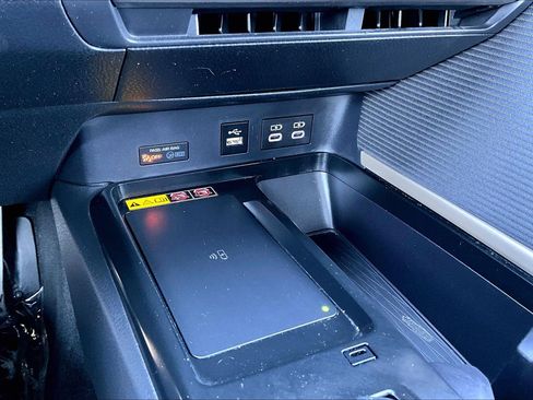 Used 2025 Toyota Camry SE image 30