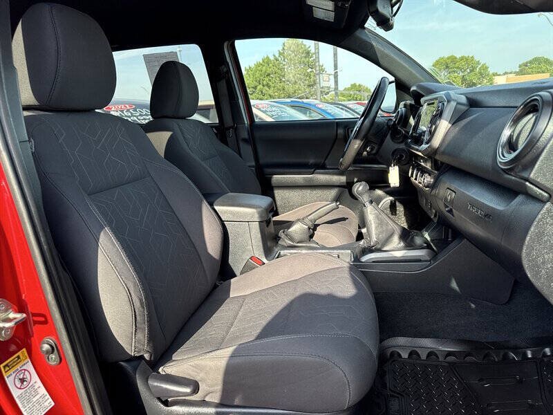 Used 2016 Toyota Tacoma TRD Sport w/ Towing Package AWD/4WD image 22