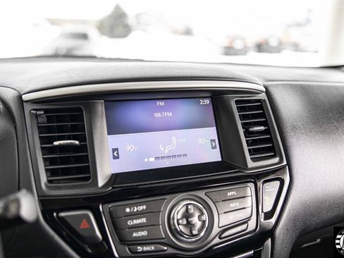 Used 2018 Nissan Pathfinder S image 18