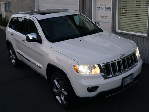 Used 2012 Jeep Grand Cherokee Overland image 26
