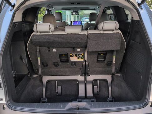 Used 2025 Toyota Sienna XLE FWD image 13