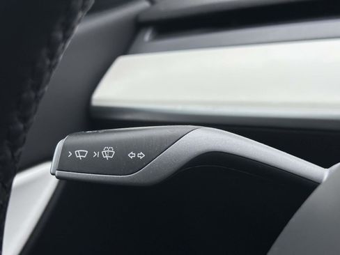 Used 2022 Tesla Model Y Long Range AWD/4WD image 30
