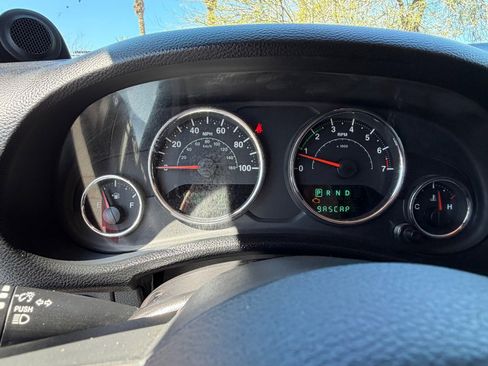 Used 2013 Jeep Wrangler Unlimited Rubicon w/ Connectivity Group image 22