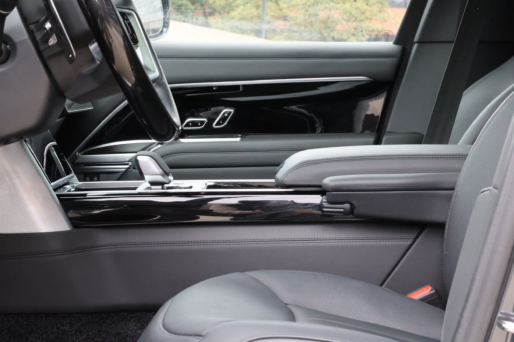 Used 2024 Land Rover Range Rover SE AWD/4WD image 15
