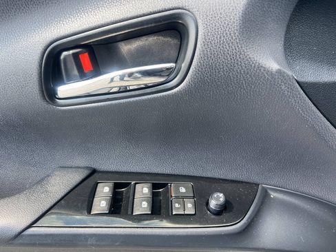 Used 2017 Toyota Prius Two FWD image 9