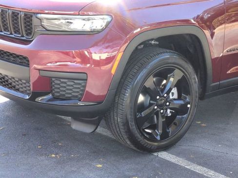 New 2025 Jeep Grand Cherokee L Altitude image 9