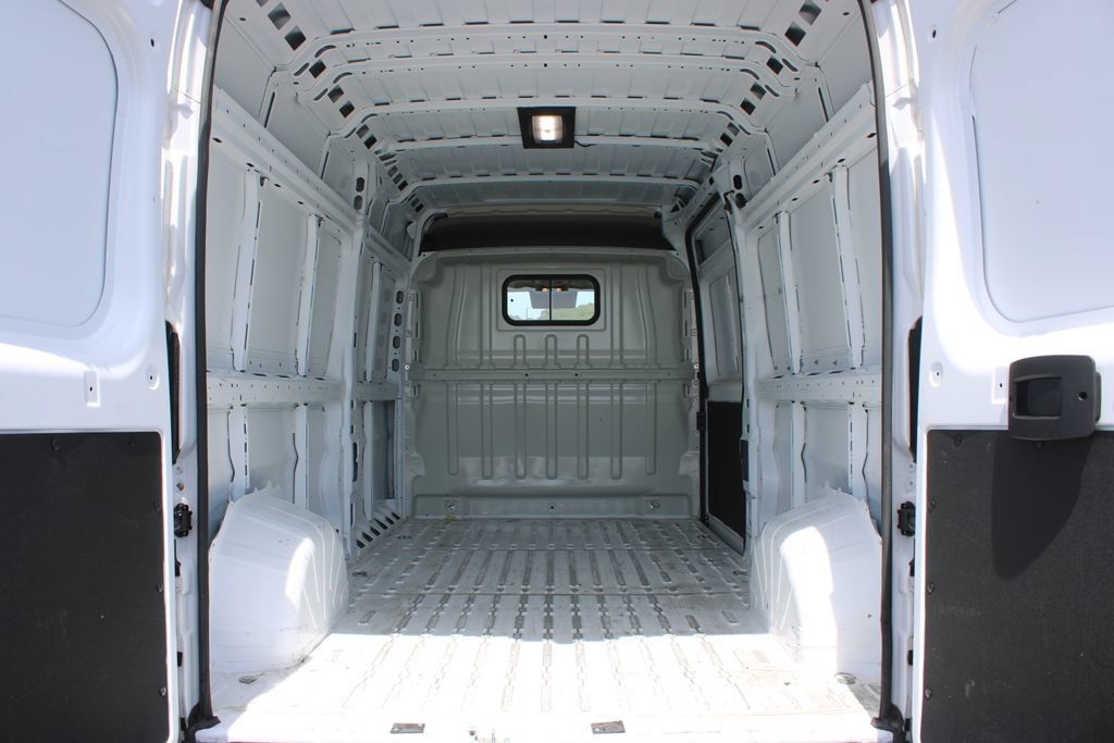 Used 2024 RAM ProMaster 2500 w/ Convenience Group FWD image 14
