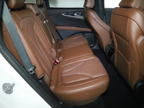 Certified 2023 Lincoln Nautilus Reserve image 33