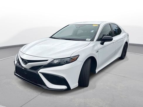 Used 2022 Toyota Camry SE FWD image 2