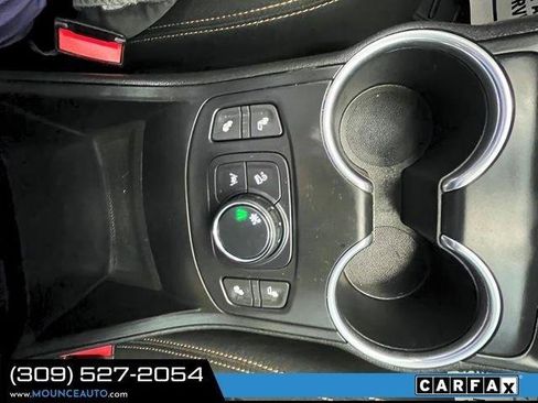 Used 2021 GMC Terrain SLE w/ Driver Convenience Package FWD image 18