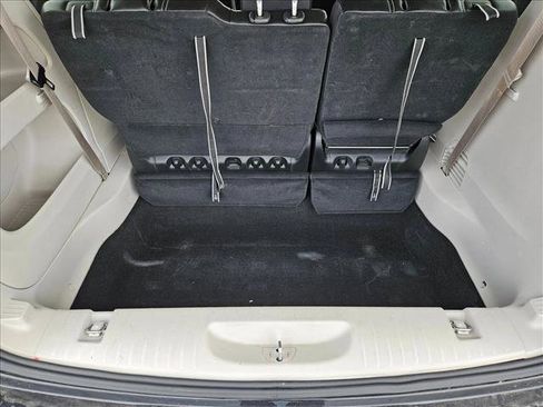 Used 2024 Chrysler Pacifica Touring-L FWD image 6