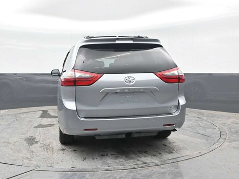 Used 2020 Toyota Sienna XLE w/ XLE Navigation Package AWD/4WD image 11