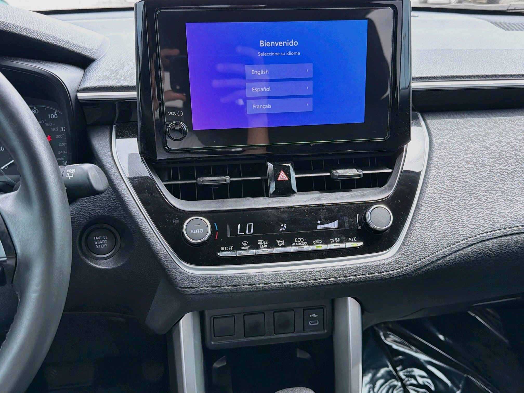 Used 2025 Toyota Corolla Cross LE FWD image 25