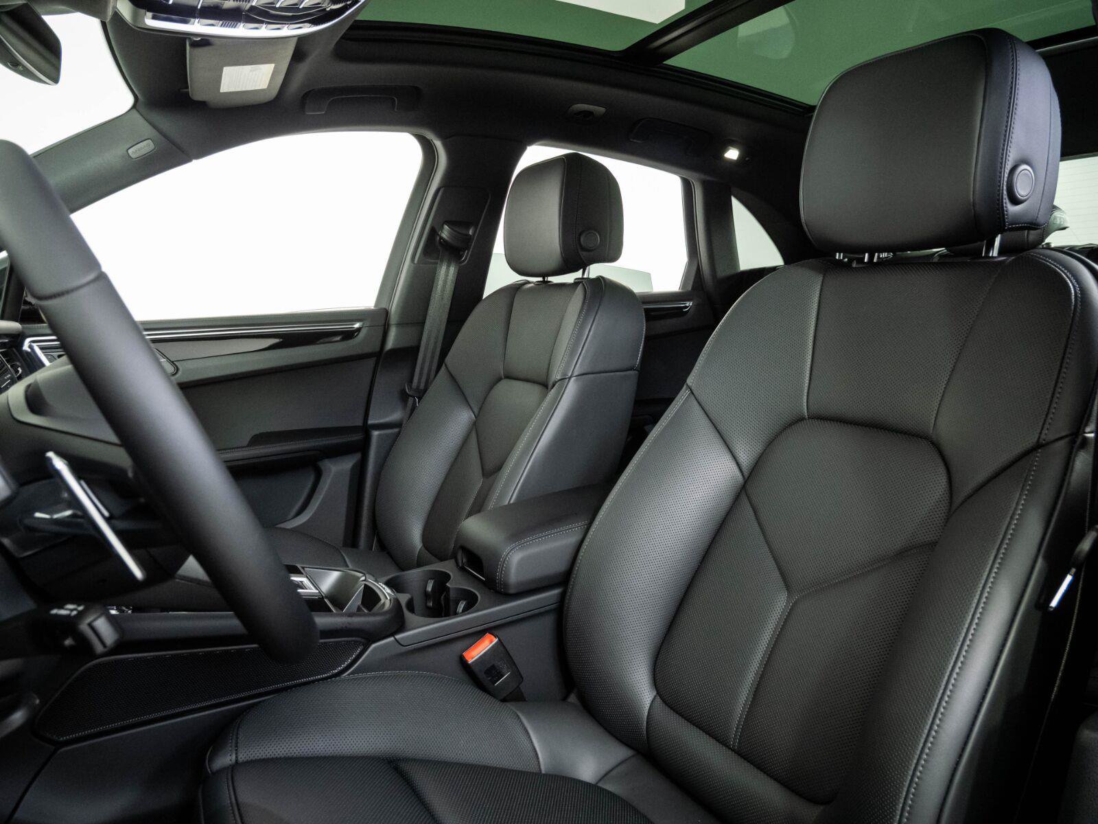 New 2026 Porsche Macan S AWD/4WD image 5