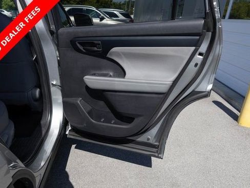 Used 2024 Toyota Highlander LE image 19