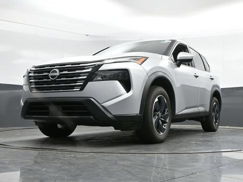 Used 2025 Nissan Rogue SV AWD/4WD image 42