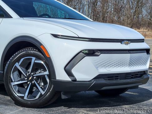 New 2026 Chevrolet Equinox EV LT FWD image 2