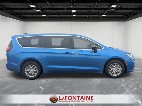 New 2026 Chrysler Pacifica Select FWD image 6