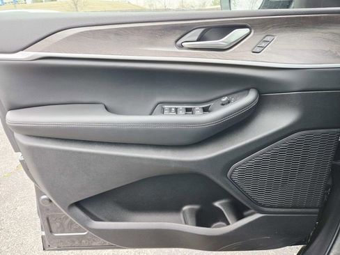 New 2025 Jeep Grand Cherokee L Limited image 30