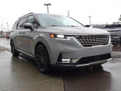 Used 2023 Kia Carnival SX image 6