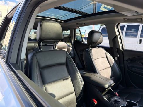 Used 2023 GMC Terrain SLT AWD/4WD image 17