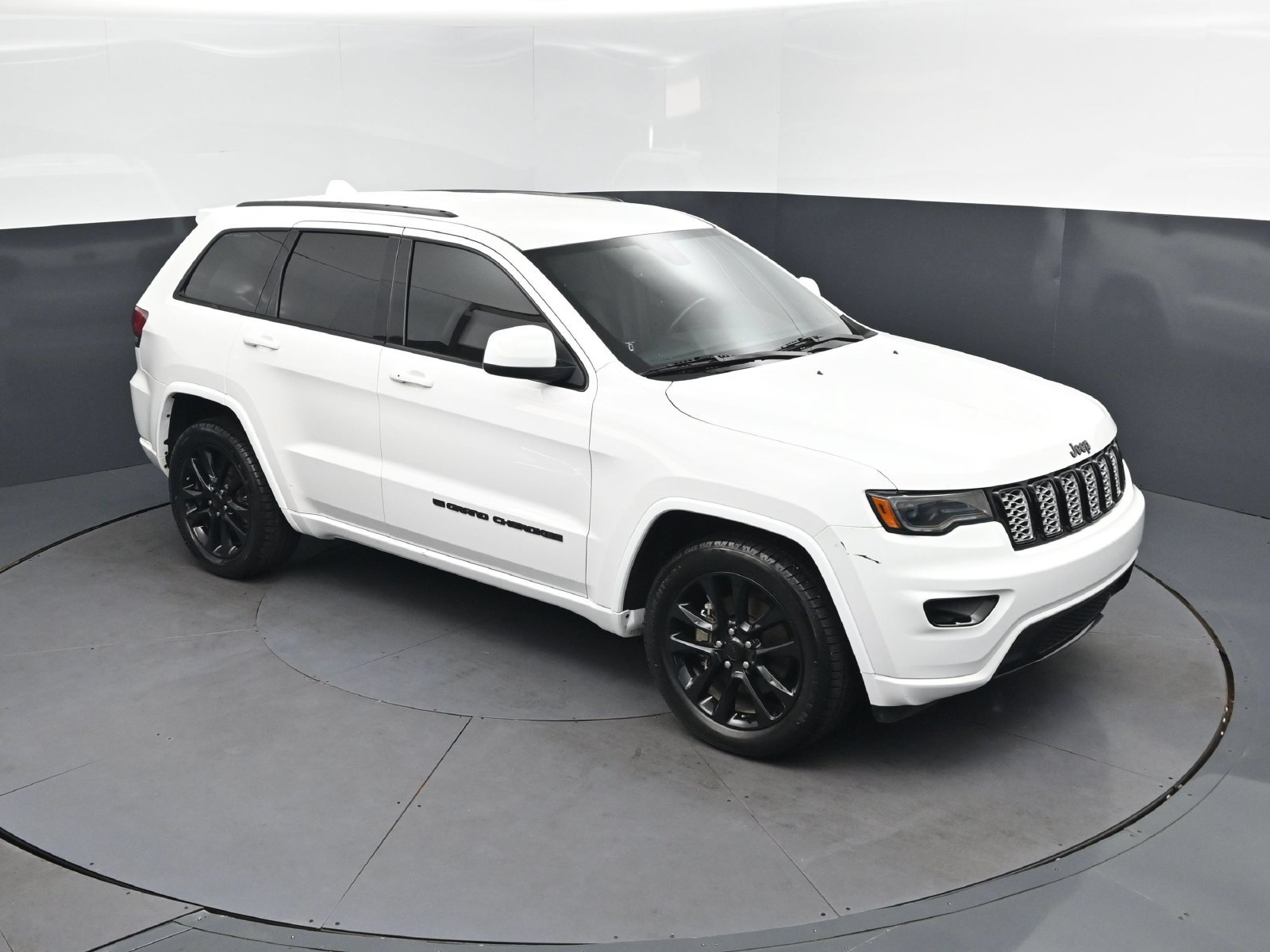 Used 2022 Jeep Grand Cherokee Laredo X RWD image 36