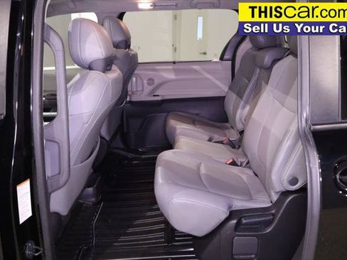 Used 2023 Toyota Sienna XLE FWD image 30