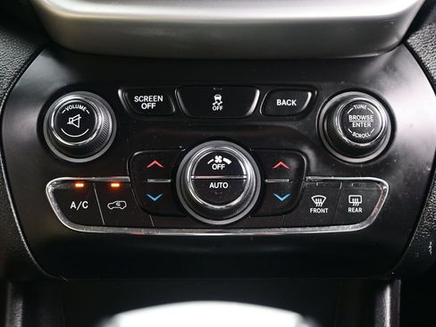 Used 2014 Jeep Cherokee Limited w/ Technology Group FWD image 23