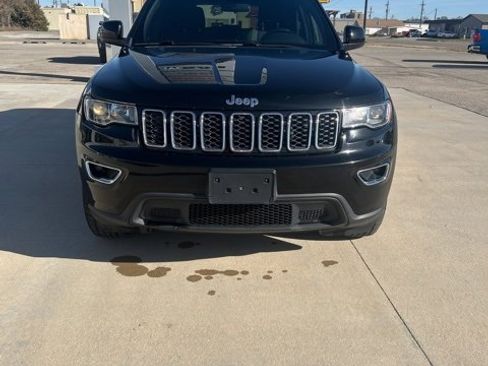 Used 2019 Jeep Grand Cherokee Laredo image 3