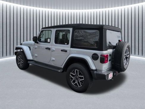 Used 2024 Jeep Wrangler Unlimited Sahara w/ Safety Group AWD/4WD image 11