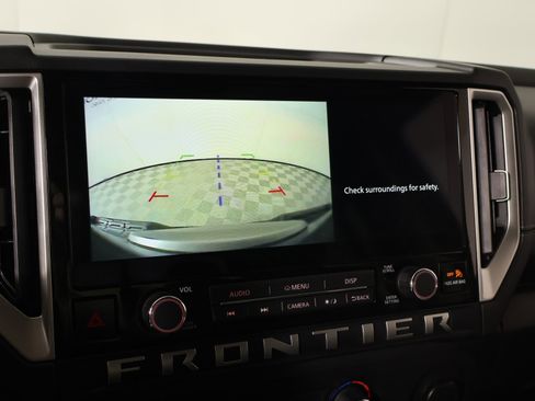 Used 2025 Nissan Frontier SV AWD/4WD image 6