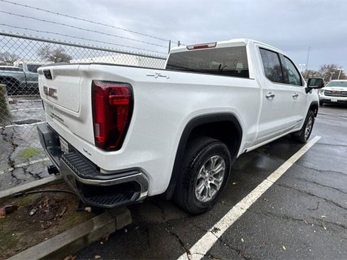 Used 2024 GMC Sierra 1500 SLT image 3