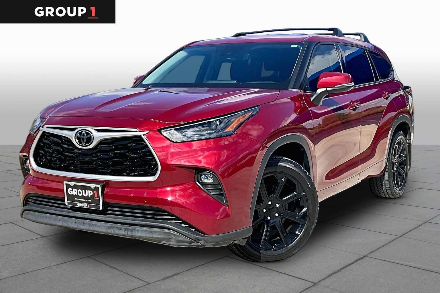 Used 2022 Toyota Highlander LE FWD image 1