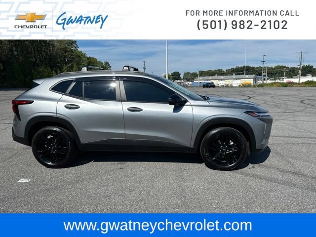 Used 2025 Chevrolet Trax ACTIV w/ Sunroof Package FWD image 4