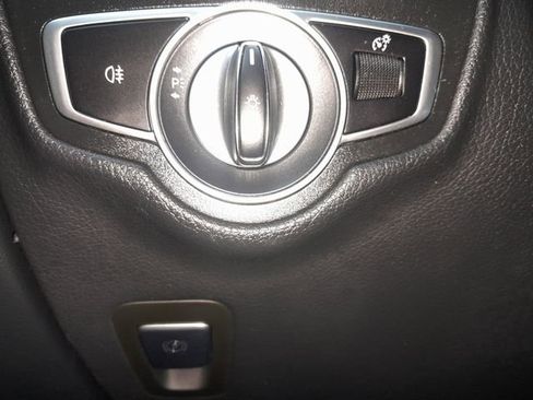 Used 2020 Mercedes-Benz GLC 300 4MATIC image 8