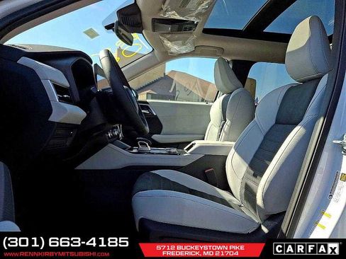 New 2025 Mitsubishi Outlander SE image 9