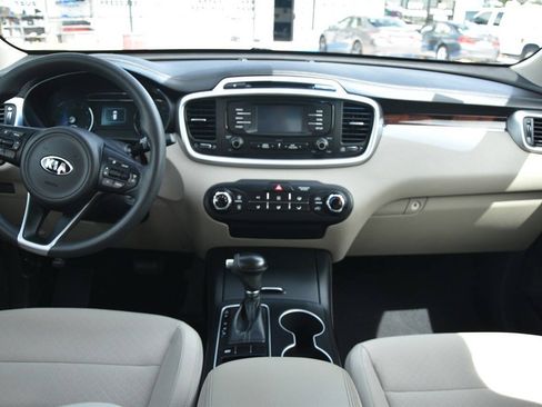 Used 2017 Kia Sorento FWD image 15