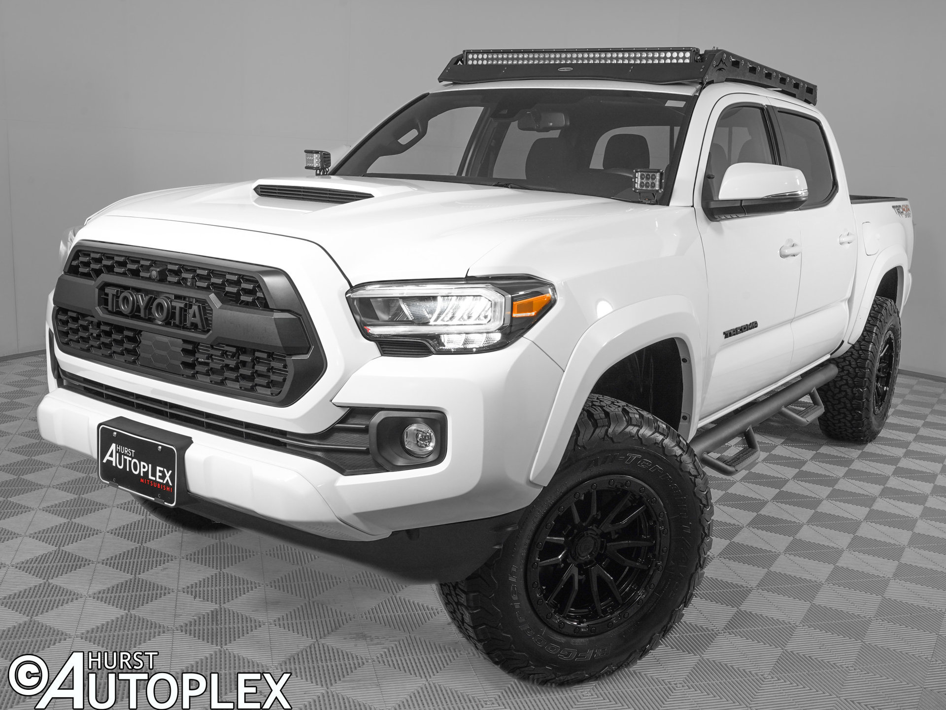 Used 2022 Toyota Tacoma TRD Sport w/ Technology Package AWD/4WD image 1