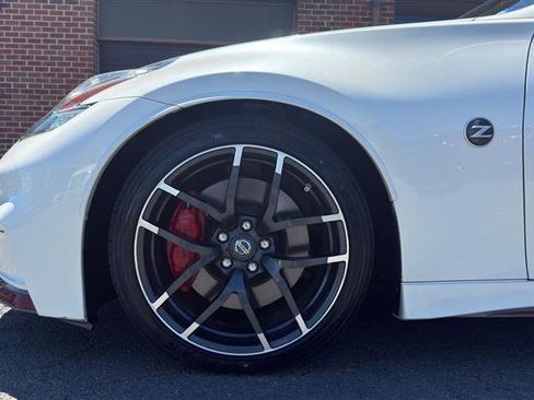 Used 2018 Nissan 370Z NISMO RWD image 5