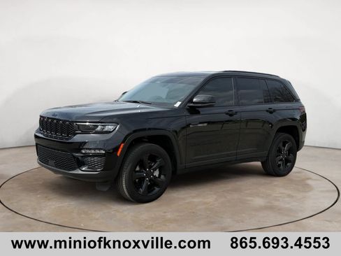Used 2024 Jeep Grand Cherokee Limited w/ Black Appearance Package image 7