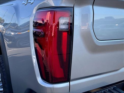 Used 2025 GMC Sierra 2500 SLT AWD/4WD image 32