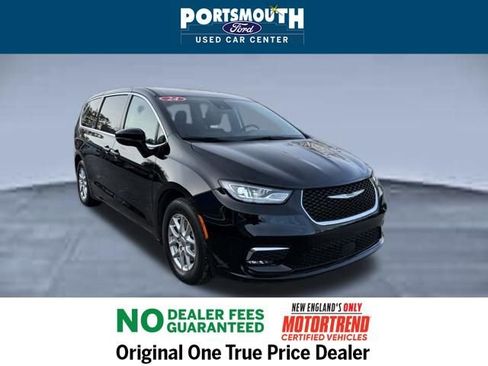 Used 2024 Chrysler Pacifica Touring-L image 25