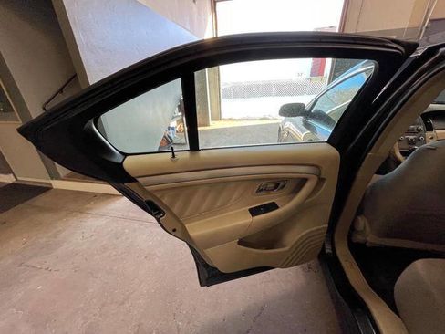 Used 2016 Ford Taurus SE image 22