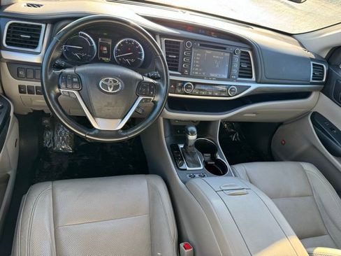 Used 2017 Toyota Highlander Limited image 10