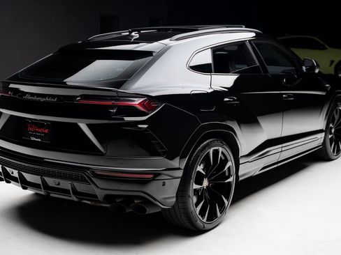 Used 2019 Lamborghini Urus AWD/4WD image 32